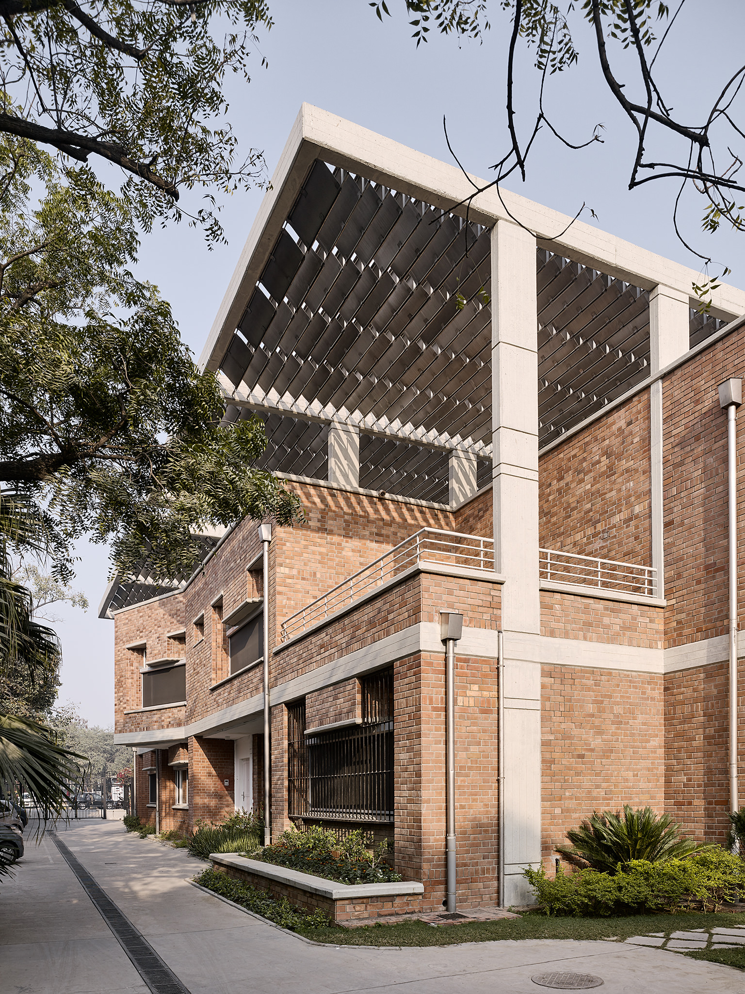 Swiss Embassy New Delhi, Documentation Auxiliary Buildings + Solar System